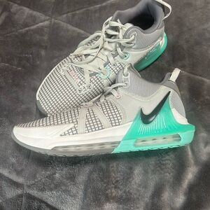 Lebron Witness VII Men’s size US9